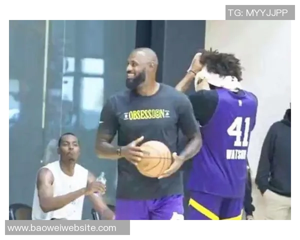 詹姆斯本周将与南湾湖人队合练今日未安排训练活动